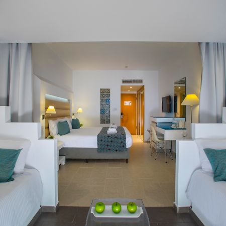 Leonardo Cypria Bay Hotel Geroskipou Bagian luar foto