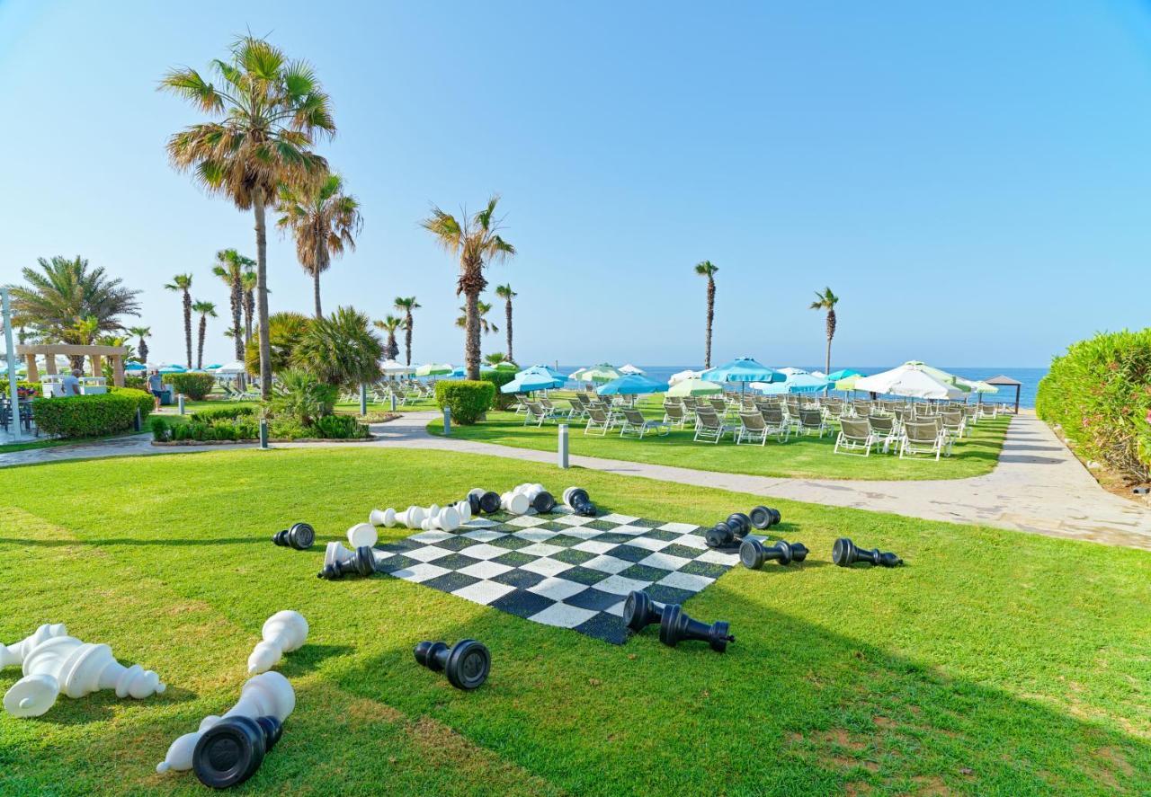 Leonardo Cypria Bay Hotel Geroskipou Bagian luar foto