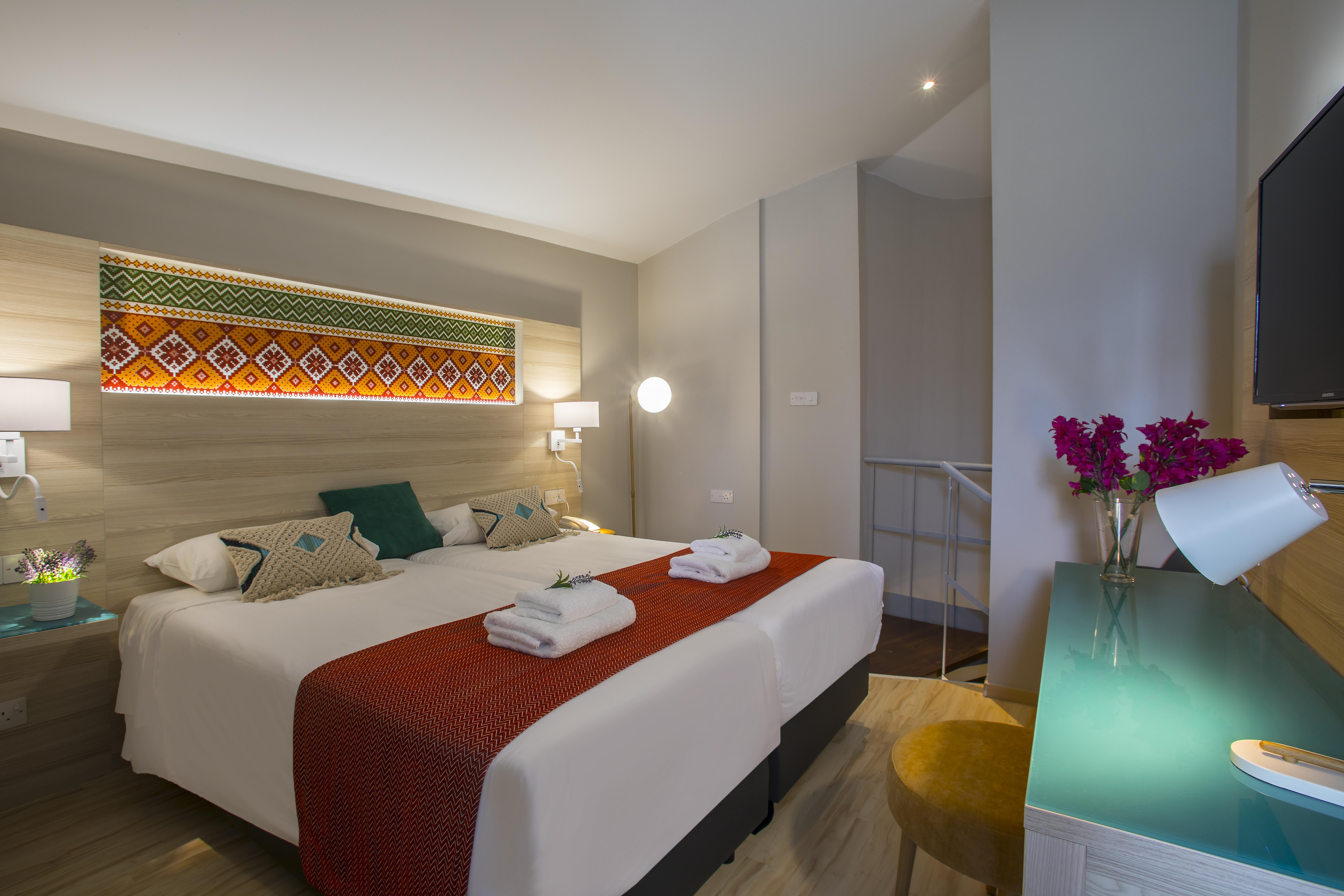 Leonardo Cypria Bay Hotel Geroskipou Bagian luar foto