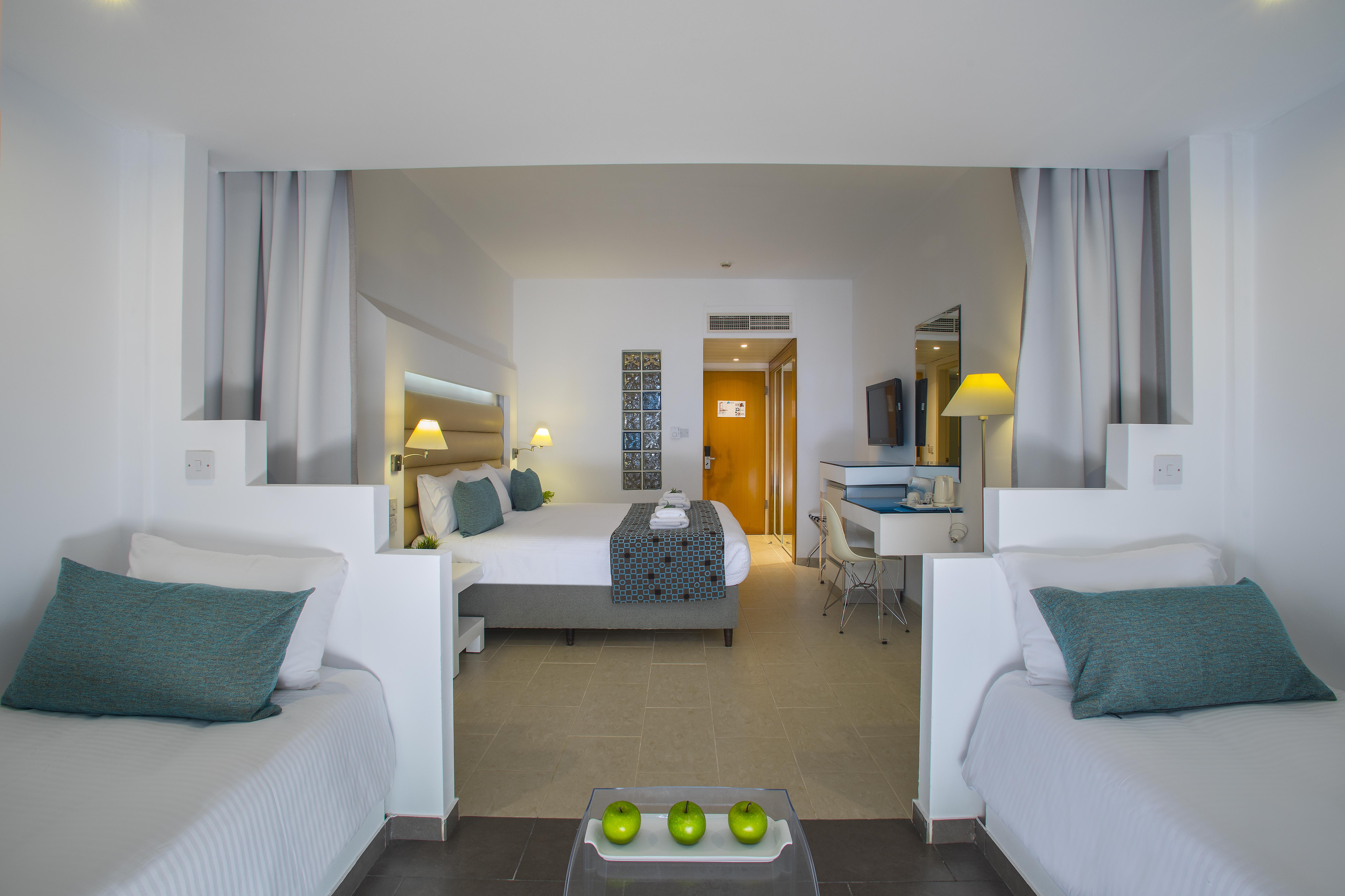 Leonardo Cypria Bay Hotel Geroskipou Bagian luar foto
