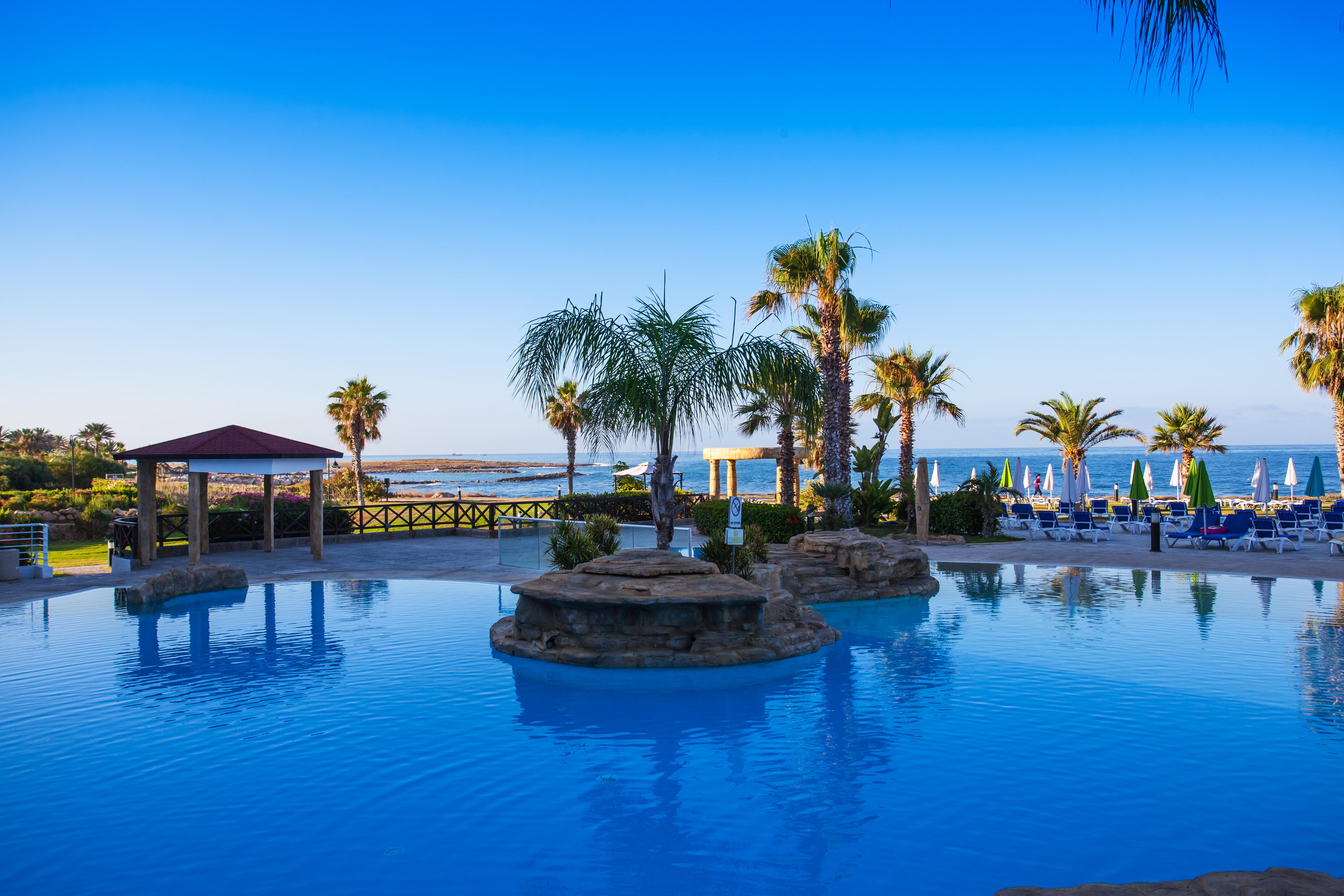 Leonardo Cypria Bay Hotel Geroskipou Bagian luar foto