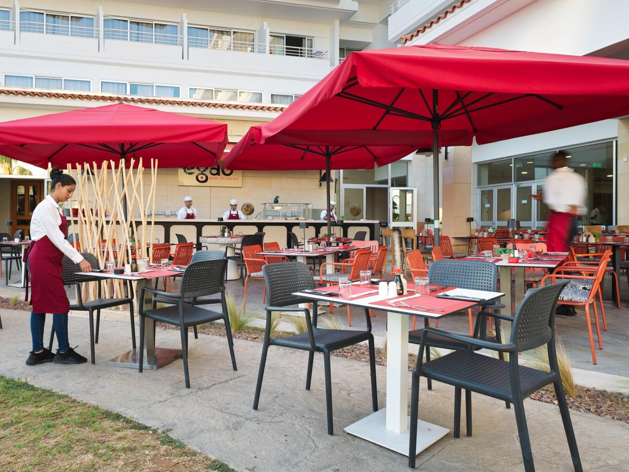 Leonardo Cypria Bay Hotel Geroskipou Bagian luar foto