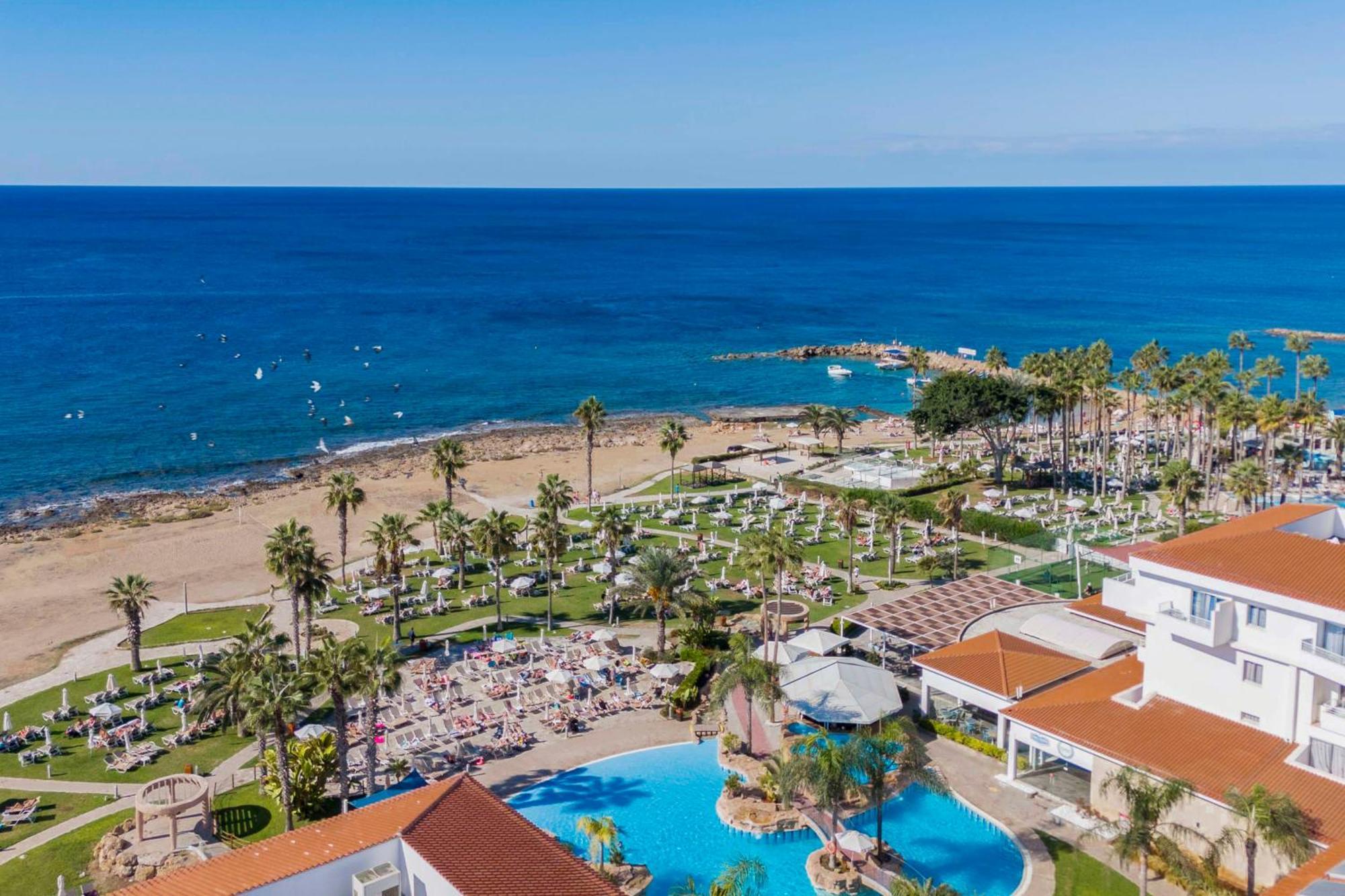 Leonardo Cypria Bay Hotel Geroskipou Bagian luar foto