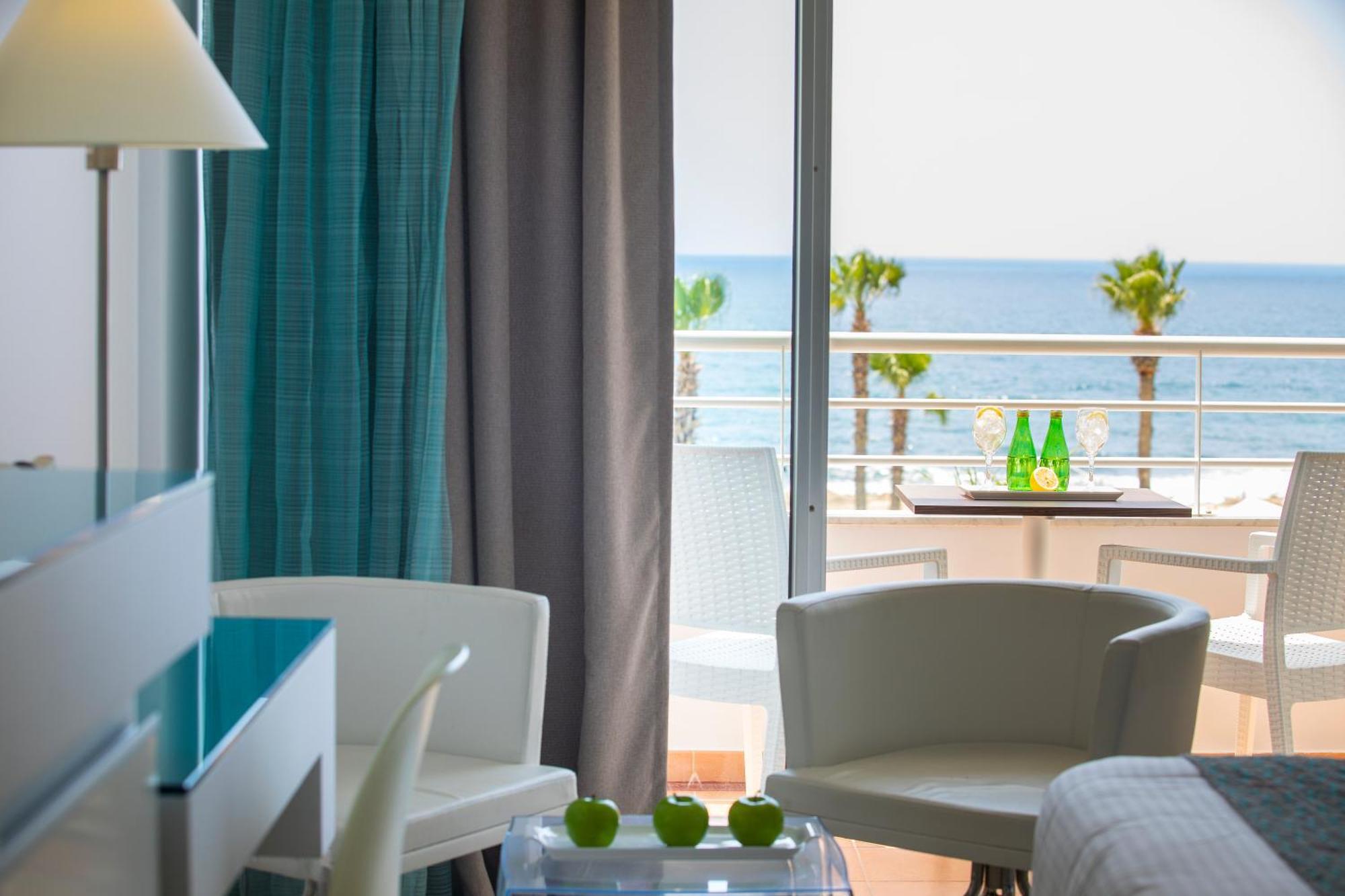 Leonardo Cypria Bay Hotel Geroskipou Ruang foto