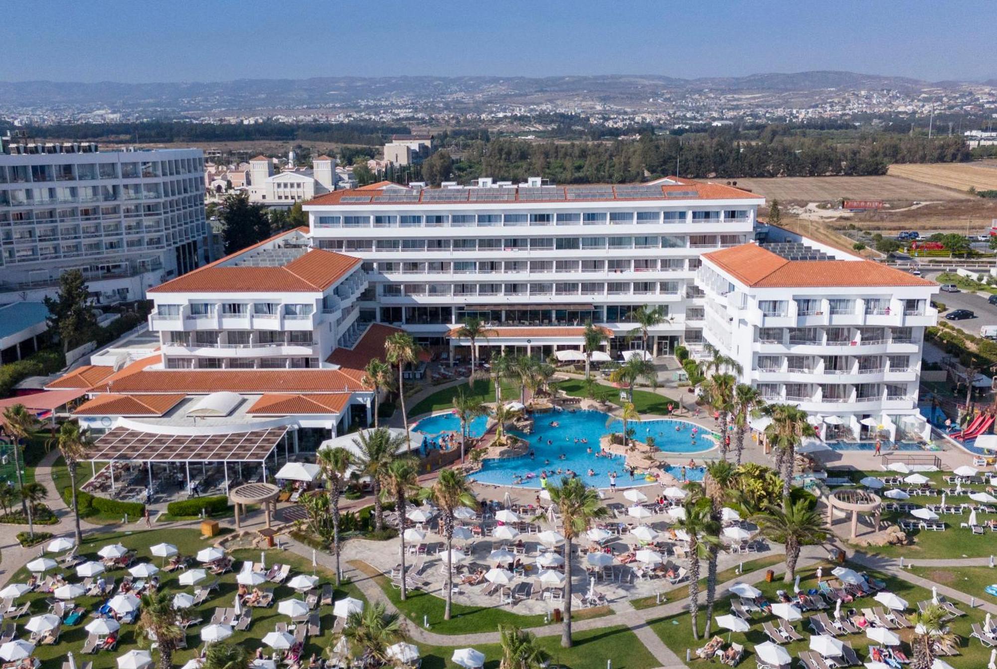 Leonardo Cypria Bay Hotel Geroskipou Bagian luar foto