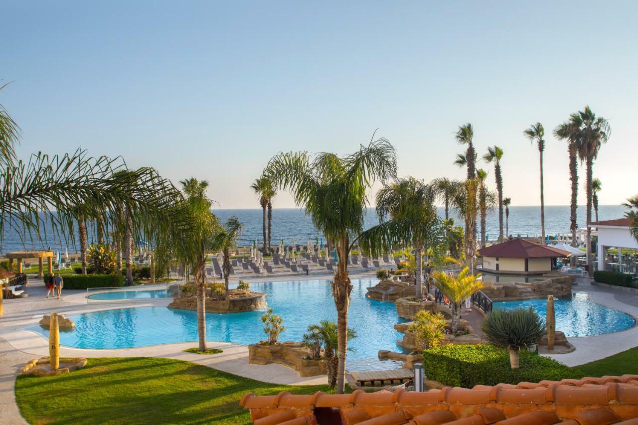 Leonardo Cypria Bay Hotel Geroskipou Bagian luar foto